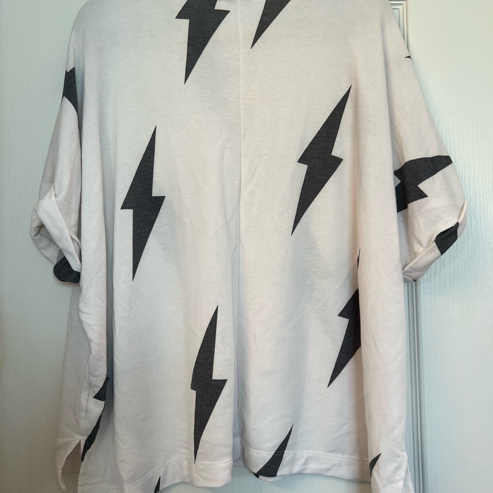 NWOT white birch lightening bolt top in size medium - Picture 3 of 3